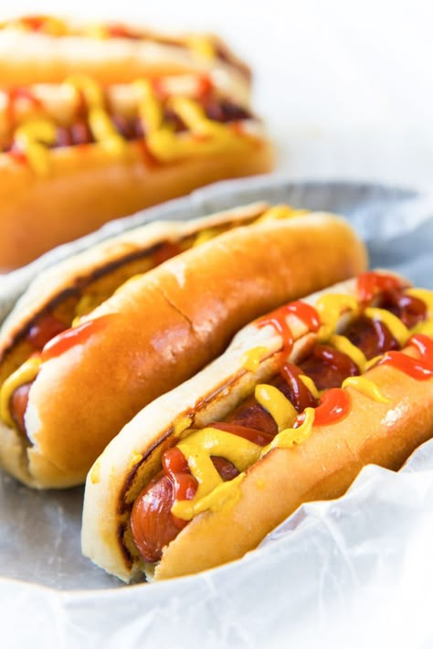 Homemade Hot Dog Buns, Hot Dog Buns Recipe, Homemade Hot Dogs, Ground Beef Breakfast, Making Hot Dogs, Panini Hamburger, Hot Dog Rolls, Carrot Dogs, Hot Dogs Recipes