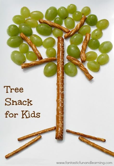 Tree Snack for Kids...Kids can have fun creating their own healthy snack and learn about the parts of a tree, too! Snack For Kids, Decorações Com Comidas, Creative Snacks, Cute Snacks, White Plate, Fun Kids Food, Food Crafts, Healthy Snacks For Kids, Toddler Meals