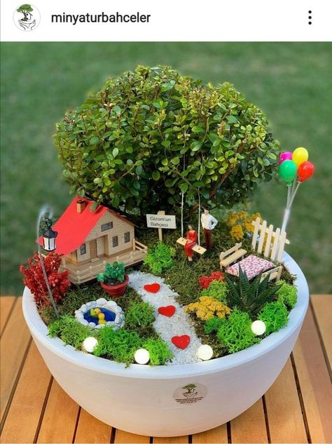 Best Garden Decor - Fairy Garden Decor Ideas - Backyard GArden Decors Secret Garden Decor, Fairy Teacup Garden, Miniature Garden Diy, Miniature Zen Garden, Fairy Garden Pots, Indoor Fairy Gardens, Nice Garden, Teacup Gardens, Garden Decoration Ideas