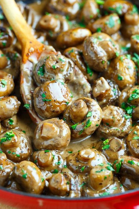 Creamy Garlic and Brie Mushrooms #spon @Mushrooms Canada Chestnut Mushrooms, Closet Cooking, Mushroom Dish, Thanksgiving Recipes Side Dishes, Veggie Side Dishes, Creamy Garlic, Thanksgiving Side Dishes, Veggie Dishes, Mushroom Recipes