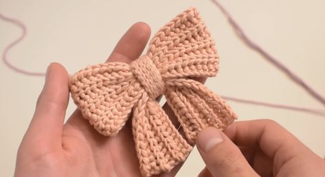 Crochet Bow Ornament, Crochet Bow Keychain Pattern, Crochet Christmas Bow, Crochet Bow Free Pattern, Crochet Bow Tutorial, How To Crochet A Bow, Crochet Bows Free Pattern, Crocheted Bow, Crochet Bow Pattern