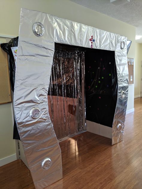 Alien Spaceship Decoration, Space Cowboy Decor, Alien Decorations Space Theme, Space Hallway Decorations School, Space Theme Hallway, Space Decorations Party, Future Party Theme, Diy Space Decorations, Diy Space Decorations For Party