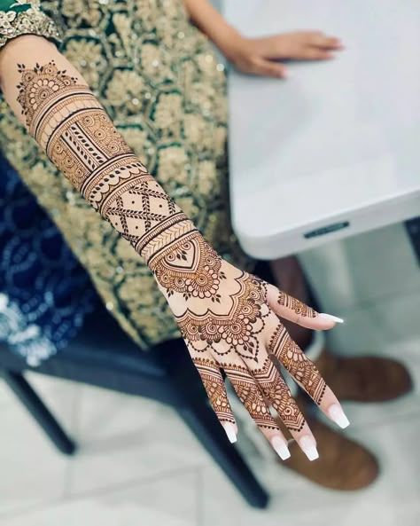 दुल्हन मेहंदी डिजाइन, Wedding Henna Designs, Indian Henna Designs, Front Mehndi, Wedding Mehendi, Mehndi Ideas, Front Mehndi Design, Mehedi Design, Simple Mehendi