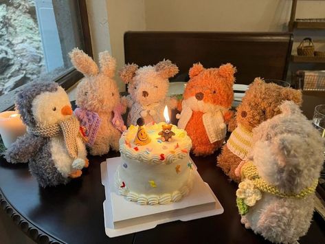 📌 August 17, 2024       @ColleSemplice Tea Party With Stuffed Animals, Jelly Cat, Jellycat Stuffed Animals, August 17, Cute Stuffed Animals, Cute Little Things, Cute Plush, Pretty Pictures, Stuffed Animals