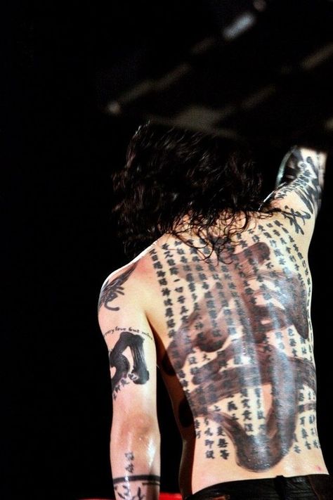 New variation of back tattoo. Miyavi Tattoo, Dir En Grey, Tattoo Work, Back Tattoos, Japanese Men, Simplistic Tattoos, Piercing Tattoo, Body Mods, Body Tattoos