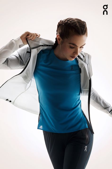 Athletic Photoshoot, Stylish Workout Clothes, Branded Outfits, Active Jacket, Cycling Women, Running Jacket, Athletic Apparel, Running Clothes, Fashion Poses