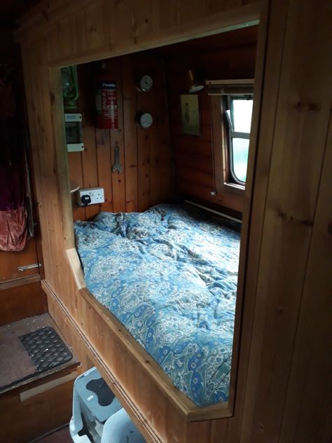 Traditional Narrowboat Interiors, Narrow Boat Bedroom, Van Reference, Canal Boat Interior, Pod Bed, School Bus Tiny House, Narrowboat Interiors, Boat Bed, Big Boat