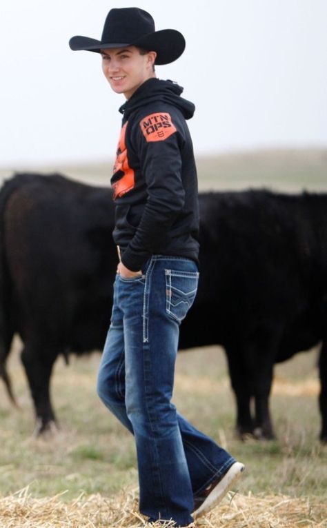 Jess on his break Jess Lockwood, Pbr Bull Riders, Pbr Bull Riding, Professional Bull Riders, Rodeo Cowboys, Rodeo Life, Farm Boys, Estilo Country