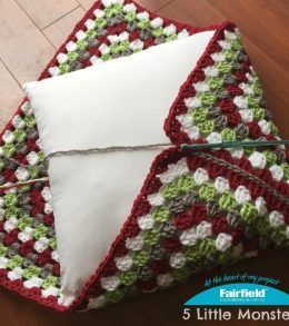 Granny Square Pillow, Classic Granny Square, Crochet Pillow Patterns Free, World Craft, Crochet Pillow Cases, Crochet Cushion Pattern, Crochet Pillow Cover, Crochet Cushion Cover, Crochet Pillow Pattern