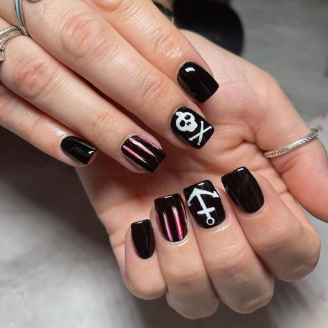 Pirate Halloween Nails, Pirate Themed Nails, Pirates Of The Caribbean Nails, Pirate Nails Design, Pirate Nail Art, Skull Nail Designs, Pirate Nails, Theme Nails, Uñas Ideas