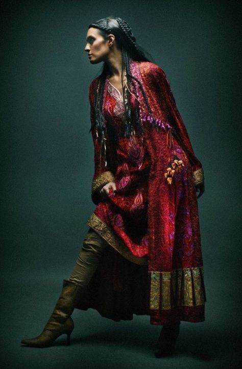 the Rumi in Me.... Ethno Style, Mode Boho, Grunge Look, Mode Inspiration, Looks Style, Pakistani Fashion, Red And Gold, Ethnic Fashion, Larp