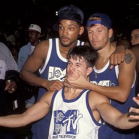 Donnie And Mark Wahlberg, 2000s Boys, 90s Actors, 90s Men, Donnie Wahlberg, The Smiths, Mark Wahlberg, Young Men, Hottest Celebrities