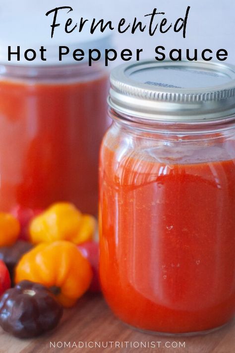 Fermented Pepper Sauce, Lactofermentation Recipes, Homemade Pepper Sauce, Fermented Hot Sauce Recipe, Nutritionist Recipes, Preserve Recipes, Fermented Hot Sauce, Lacto Fermentation, Hot Pepper Recipes