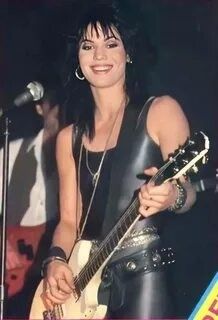 Joan Jett 80s, Lita Ford, Fashion Slides, Joan Jett, Tommy Lee, Retro 70s, Attractive People, Lead Singer, Halloween Dress