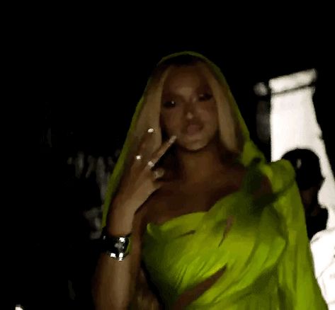 Beyonce Y2k Pfp, Younger Beyonce, Beyonce Twitter Header, Beyonce No Makeup, Beyoncé Gif, Beyonce Pfp, Beyoncé Videos, Beyonce Blow, Usher Songs