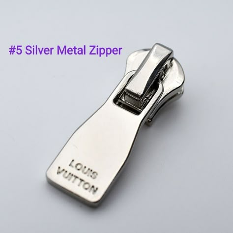 Zipper Puller Design, Denim Men, Lv Fashion, Silver Zipper, Accessories Bags, Zipper Pulls, Metal Zipper, Trim Detail, Clothes Accessories