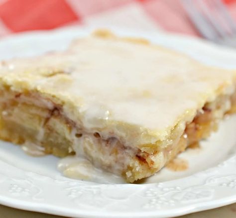 Flaky Apple Pie Bars - Sweet Pea's Kitchen Classic Apple Pie Recipe, Pie Bar Recipes, Apple Pie Bars, Apple Bars, Slab Pie, Classic Apple Pie, Square Recipes, Pie Bars, Fruity Desserts