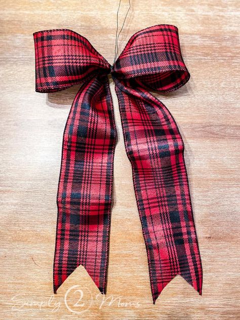 Grab your favorite wired ribbon and learn how to make an easy Christmas bow in minutes with our step by step directions. Plaid ribbon spruces up old window swags for an updated modern look. Simple tutorial shows you how to make bows in minutes. No stress and twisting ribbon. Just cut pieces and put together in a few easy step. Bows look great on Christmas décor, gifts and more. Different styles of ribbon creates a completely new look for your home décor. DIY crafts are fun and simple. Easy Ribbon Bows Diy, Bow Garland Diy, Easy Christmas Bow, Diy Wreath Bow, Diy Project Ideas, Bow Garland, Christmas Bows Diy, Christmas Wreath Bows, Homemade Bows