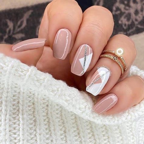 These are the most AMAZING cute neutral nail designs, including neutral nails acrylic coffin, classy neutral nail ideas, easy neutral nail art designs, neutral nails with sparkle, and more! These include neutral nails with design, plus white and nude nails and white and beige nails! Try these timeless nail ideas if you haven’t already! Neutral Gel Nails, Neutral Nail Art Designs, Neutral Nails Acrylic, Neutral Nail Art, Nail Art Simple, Neutral Nail Designs, Nails Neutral, Neutral Nail, Beautiful Nail Polish