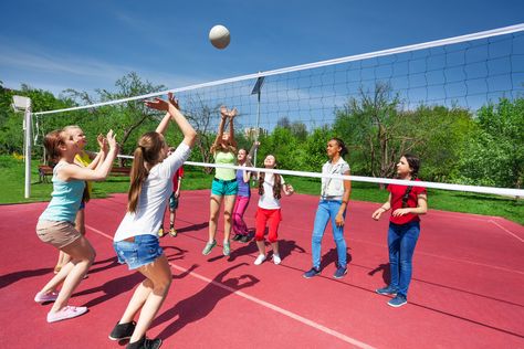 Did you know kids and teens ages 6 through 17 years should participate in at least 60 minutes of physical activity daily? Click the link for more information. Volleyball Outside, Group Activities For Kids, Importance Of Physical Education, Outside Playground, Benefits Of Sports, Baseball Boy, Volleyball Girl, Sport Park, Volleyball Pictures