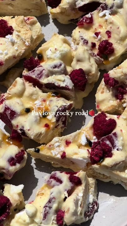 Jess Gallagher on TikTok Rocky Road Brownies, No Bake Slices, Rocky Road Recipe, Tiktok Recipes, Raspberry Desserts, Freeze Dried Raspberries, Dried Raspberries, Dried Strawberries, Christmas Food Desserts