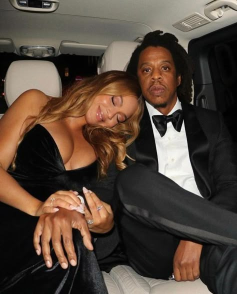 On The Run Beyonce Jay Z, Bey And Jay, The Harder They Fall, Beyoncé And Jay Z, Beyonce Instagram, Beyonce Photos, Black Presents, Power Couples, Carter Family