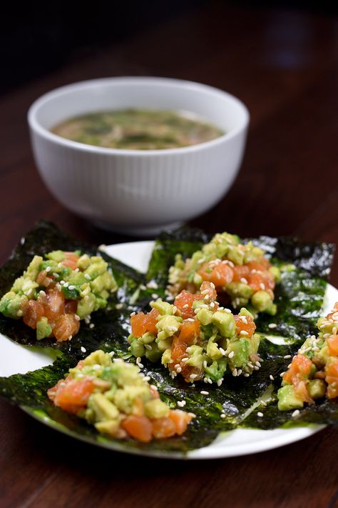 Salmon Avocado and Natto Seaweed Wrap recipe. Ready in 10 minutes, this is a super healthy, light and delicious meal. Seaweed Paper Recipes, Sushi Seaweed Wrap, Seaweed Wraps Recipes, Nori Recipes, Wrap Snacks, Lunch 2023, Seaweed Snacks Recipes, Seaweed Wraps, Avocado Wrap Recipes