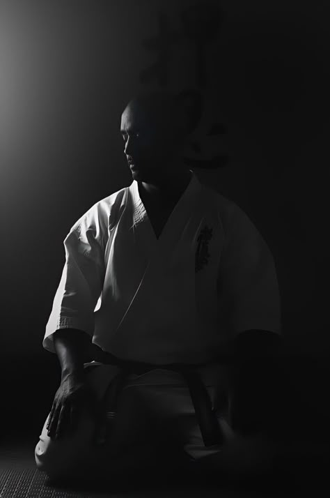 Karate Photography, Karate Photos, Bruce Lee Training, Martial Arts Photography, Black Belt Karate, Kyokushin Karate, Sport Portraits, Beach Instagram Pictures, Japanese Poster Design