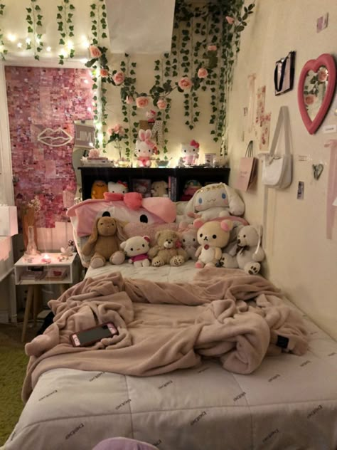 Room Inspiration Bedroom Pink, Pink Room Inspiration, Paint One Wall, Rug For Dorm, Dorm Pink, Dorm Room Rug, Dorm Rug, Dorm Room Rugs, Hello Kitty Room Decor