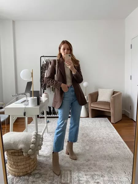 Brown Blazer Jeans Outfit, Womens Brown Blazer Outfit, Blue Jeans Brown Boots Outfit, Outfits With Brown Blazer, Brown Blazer And Jeans Outfit, Brown Tweed Blazer Outfit Women, Brown Boots Outfit Women, Brown Houndstooth Blazer Outfit, Light Brown Boots Outfit