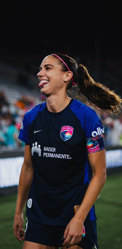 Usa Women’s Soccer Team, Alex Morgan Wallpaper, Alex Morgan Hot, Cute Soccer Pictures, Usa Soccer Team, Uswnt Soccer, Female Soccer, Baby Horse, Alex Morgan Soccer