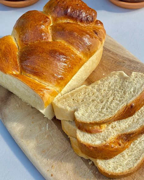 Brioche bread! 🍞❤️ I woke up a little early to bake this. I am always in awe of how much I appreciate its process. In just a few hours, you end up with freshly baked bread in what feels like a short amount of time. It's one of the reasons why I like to make bread from scratch, a sense of focus that keeps me in the moment each time. Happy Monday! ☀️x Sweet Bread Aesthetic, Bread Aesthetic, Bread From Scratch, Baking Process, Freshly Baked Bread, Bake Bread, Making Bread, Make Bread, Fav Food