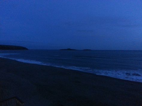 Blue Hour Photography, Everything Is Blue, Blue Hour, Blue Beach, Dark Skies, Dark Photography, Feeling Blue, Sea And Ocean, Weird World