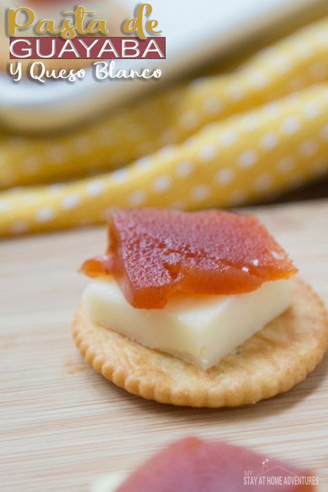 Delicious Pasta de Guayaba y queso blanco appetizer! Guava paste and cheese! Puerto Rican Guava And Cheese, Guava Appetizers, Guava And Cheese Appetizers, Cuban Appetizers, Queso Recipes, Charcuterie Lunch, Crackers Appetizers, Guava Paste, Guava Jam