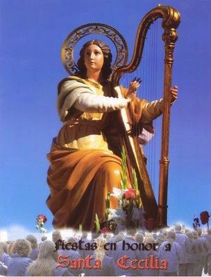 Santa Cecilia, patrona de los musicos - PeriNews #peritic #pedromuñoz Santa Cecilia, Catholic Crafts, Blessed Virgin, Blessed Virgin Mary, Harp, Virgin Mary, Amigurumi, Wonder Woman, Princess Zelda