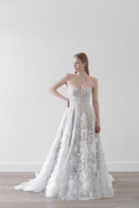 Watters Bridal Fall 2023 [PHOTOS] – WWD Real Bridesmaids, Watters Bridal, German Wedding, Full Gown, Bridal Atelier, Wedding Dress Shop, White Gowns, Yes To The Dress, Gowns With Sleeves