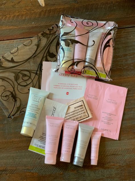 Mary Kay Pampering Package, Mary Kay Gift Sets, Mary Kay Facial, Mary Kay Facebook, Mary Kay Inspiration, Mary Kay Gifts, Mary Kay Marketing, Mary Kay Party, Mary Kay Consultant