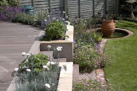 Terasse Ideas, Sloping Garden, Small City Garden, Design Backyard, Sloped Yard, Raised Patio, Terrace Garden Design, Back Garden Design, Sloped Garden