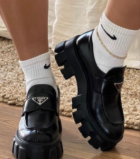 Prada Outfits, Prada Loafers, Loafers Outfit, Pretty Shoes Sneakers, Cute Shoes Heels, Shoes Outfit Fashion, Classy Shoes, Loafer Shoes Women, Hype Shoes