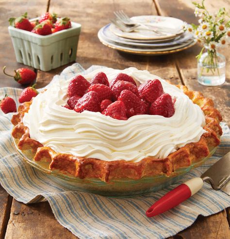 Try your hand at the best fruit pie this side of the Mississippi — Country Living Warm Weather Recipes, Holiday Entertaining Food, Strawberry Pie Recipe, Mothers Day Desserts, Strawberry Drinks, Blue Desserts, 4th Of July Desserts, Best Pie, Fruit Pie