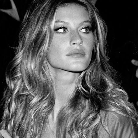 Gisele Bundchen Poster, Gisele Bundchen Black And White, Gisele Bundchen Icons, Gisele Bundchen Aesthetic, Gisele Bundchen 90s, Giselle Model, Giselle Bündchen, Viktoria Secret, Gisele B