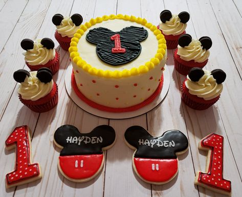 How To Decorate Mickey Mouse Cookies, Mickey Mouse Cake And Cupcakes, Mickey Mouse Birthday Cake Diy, Mickey 1st Birthday Cake, Diy Mickey Mouse Cake, Easy Mickey Mouse Cake, 1st Birthday Treats, Mickie Mouse Cake, Mickey Mouse Cupcake Cake