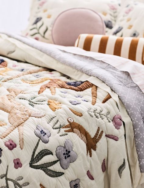 Nursery Decor Wonderland Prairie Nursery, Boho Toddler Bed, Woodland Nursery Quilt, Lilac Kids Bedroom, Fun Toddler Beds, Twin Bed For Toddler, Twin Bed Styling, Toddler Room Themes, Kids Bedroom Colors