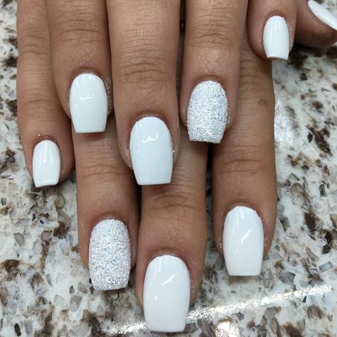 Shine bright with this fab all-white nail art. White Gel Nails, Emerald Nails, Unghie Sfumate, Formal Nails, White Glitter Nails, Easy Nails, White Acrylic Nails, White Nail Art, White Nail Polish