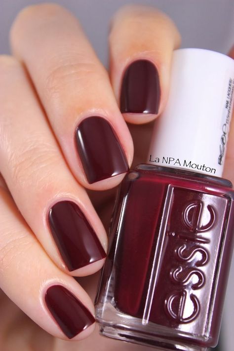 Burgundy Nail With Pink Ideas Essie Shearling Darling, Essie Red Nail Polish, Burgundy Nail Polish, Essie Nails, Essie Colors, Nail Design Glitter, Inspiration Nails, Maroon Nails, Burgundy Nails