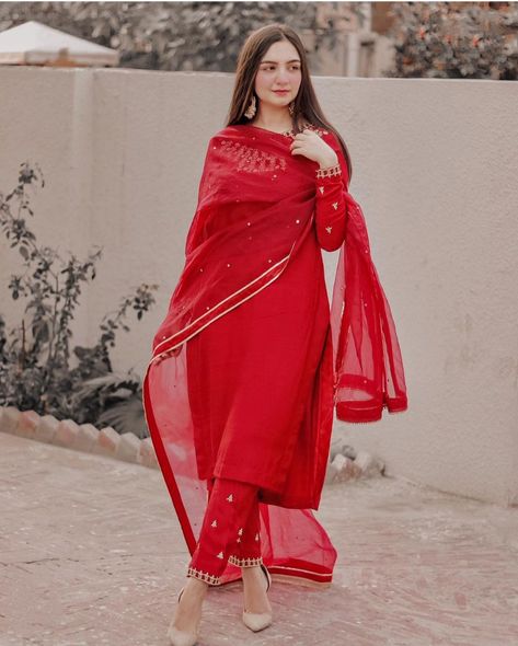 Red Suits For Women Indian Salwar Kameez, Pakistani Suits Design, Red Salwar Suit, Latest Traditional Dresses, Raw Silk Kurta, Suits For Women Indian, Kurta Pants, Suit Indian, Trendy Outfits Indian