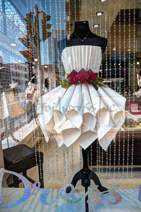 Paper Dress Fashion Ideas, How To Make Paper Dress, Paper Flower Dress, Dress Made Of Paper, Hand Made Dress, Paper Dress Ideas, Paper Dress Design, Recyclable Dress, Wrapping Paper Dress