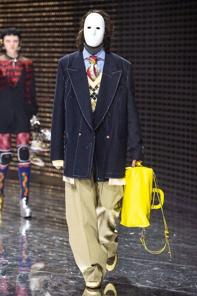 Gucci Fall 2019 Ready-to-Wear collection, runway looks, beauty, models, and reviews. Oversized Clothes, Copenhagen Fashion Week, Gucci Fashion, Milan Fashion Weeks, Alessandro Michele, Fashion Show Collection, Vogue Paris, Gucci Men, Milan Fashion