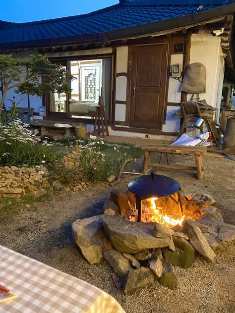 Old Korean House, Outside Fireplace, Korean Vibes, Korean House, With My Boyfriend, Korean Restaurant, Korean Bbq, Old Kitchen, Outdoor Bbq