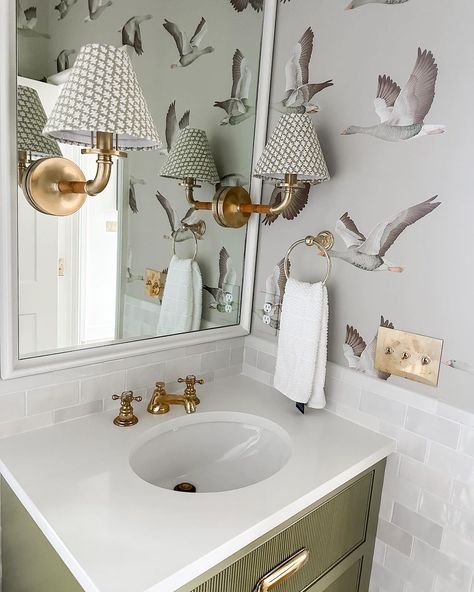 Betsey Mosby Interior Design | Little boy heaven 🦆 #betseymosbyinteriors #duckduckgoose | Instagram Boy Bathroom Ideas, Porter House, Boy Bathroom, Kids Bathrooms, Boy Bath, Classic Bathroom, Guest Bathrooms, Boys Bathroom